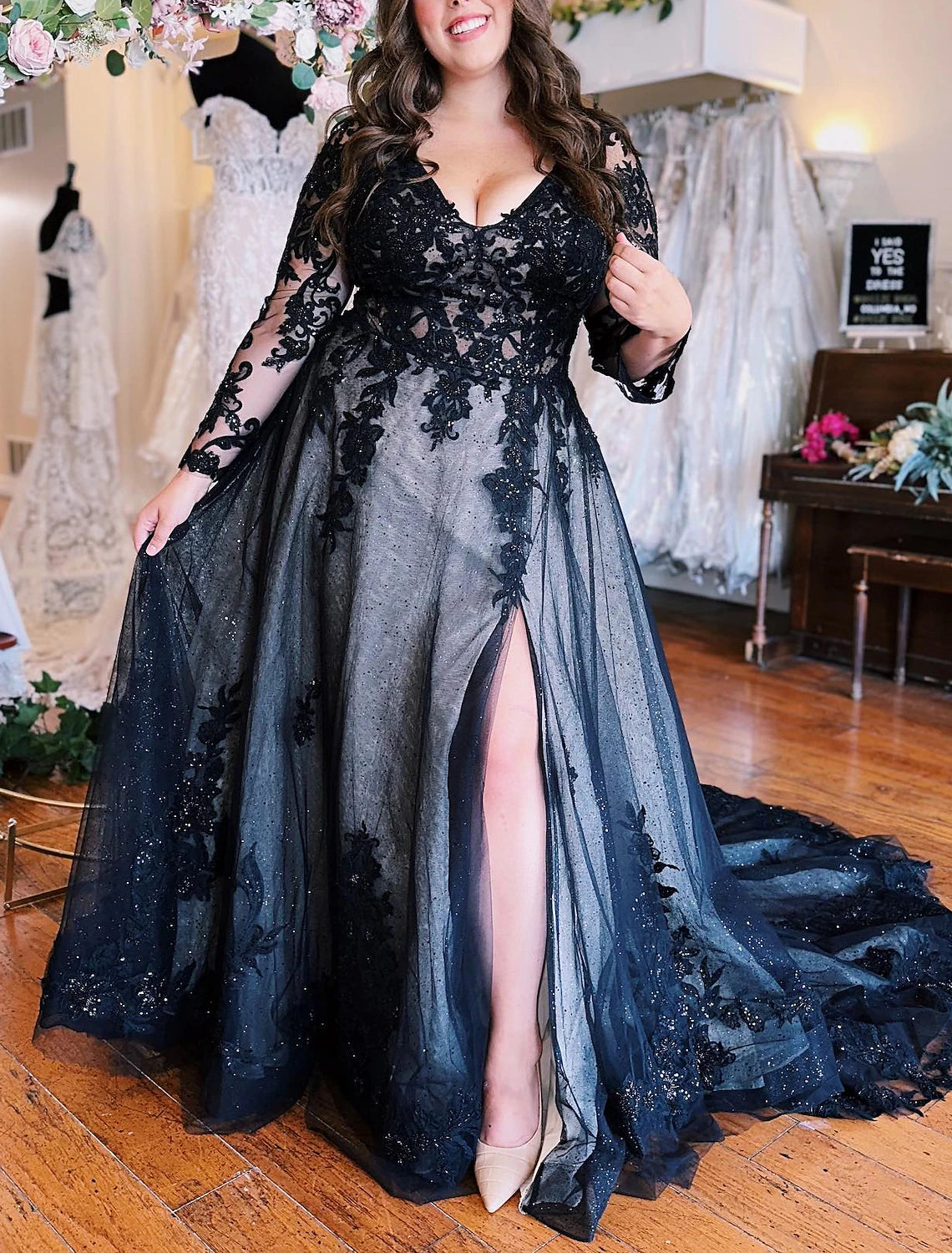 A-Line Evening Gown Black Dress Plus Size Formal Wedding Court Train Sleeveless V Neck Fall Wedding Reception Tulle with Slit Appliques 2025